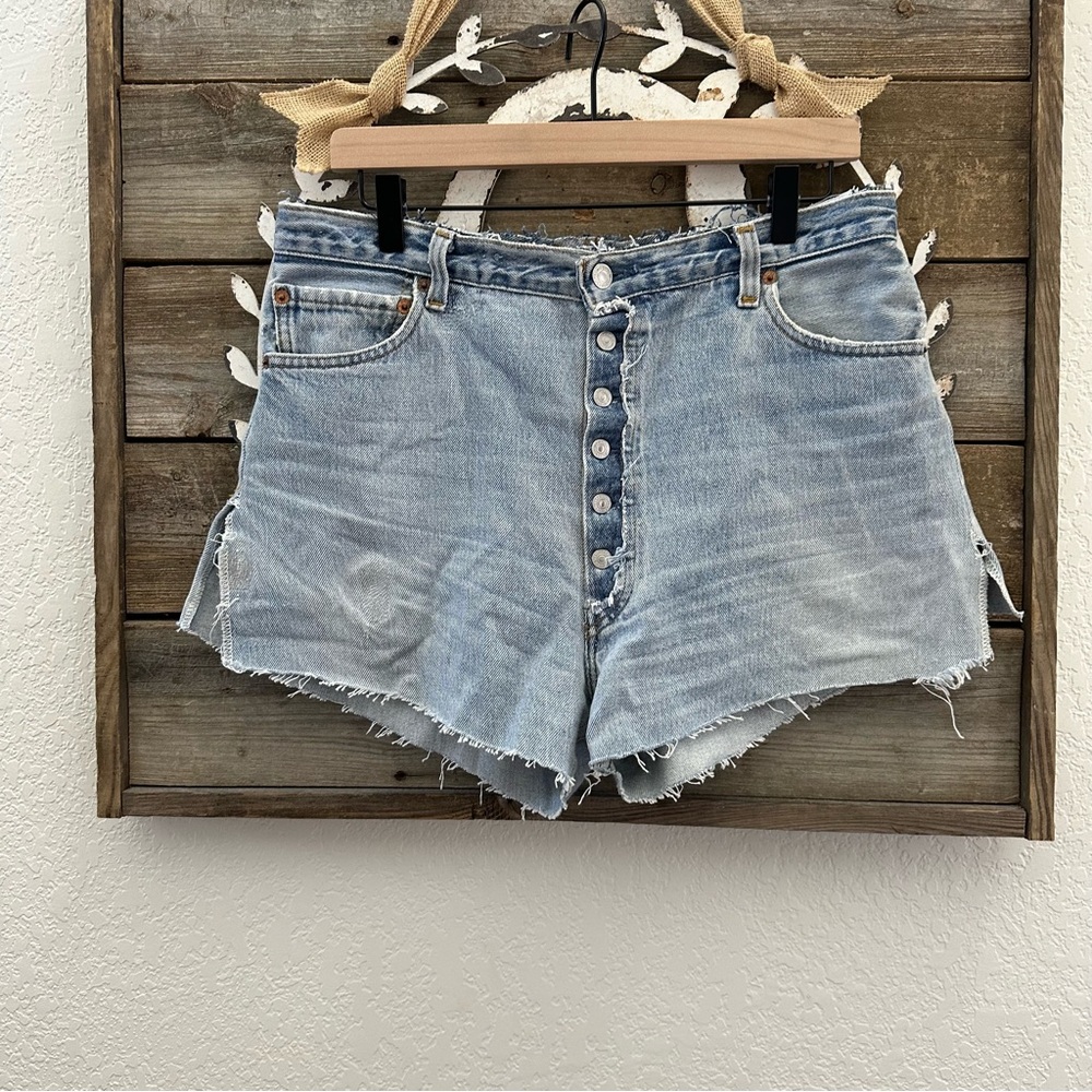 Levi’s re/done up cycled vintage Denim‎ Button-Up Women's Shorts size 32